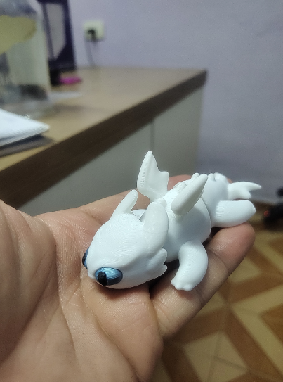 Flexi Luna Light Fury Dragon Keychain – Articulated 3D Printed Moving Dragon Keyring – Cute Sensory Mythical Creature Bag Charm, Stress Relief Novelty Gift for Movie Fans & Kids
