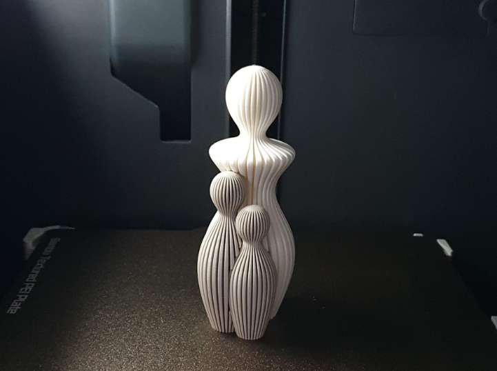 Motherhood Bond Statues – Handcrafted 3D Minimalist Figurines (1-4 Children) | Personalized Family Keepsake & Home Decor