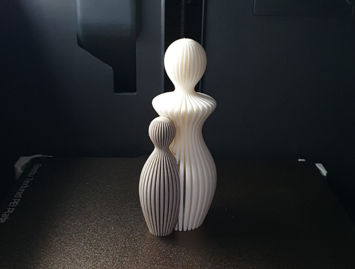 Motherhood Bond Statues – Handcrafted 3D Minimalist Figurines (1-4 Children) | Personalized Family Keepsake & Home Decor