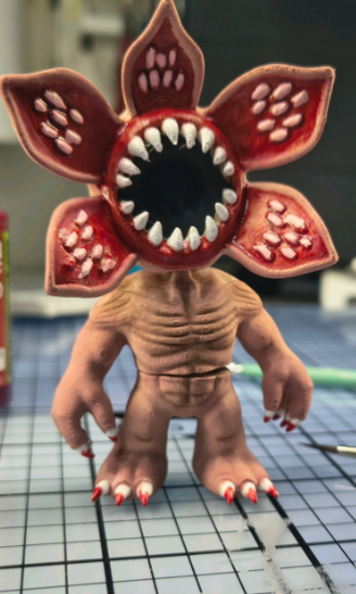 Flexi Demogorgon Mini Keychain Fidget Toy – Articulated 3D Printed Sci-Fi Horror Monster Keyring – Cool Retro TV Show Bag Charm, Sensory Stress Relief Novelty Gift for Fans & Teens