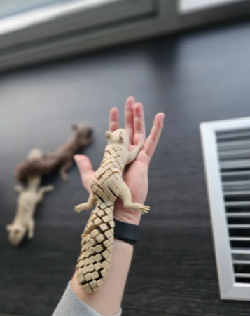 Flexi-Squirrel: Adorable Articulated Woodland Fidget Companion